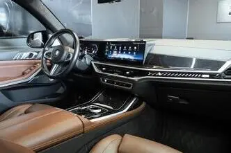 BMW X7 M60, 4.4, 390 kW, гибрид, автомат, полный привод