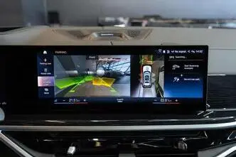 BMW X7 M60, 4.4, 390 kW, гибрид, автомат, полный привод