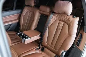 BMW X7 M60, 4.4, 390 kW, гибрид, автомат, полный привод