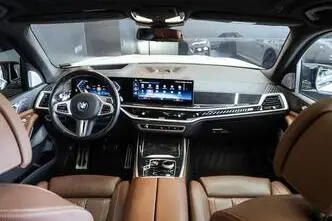 BMW X7 M60, 4.4, 390 kW, гибрид, автомат, полный привод