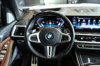 BMW X7 M60, 4.4, 390 kW, гибрид, автомат, полный привод