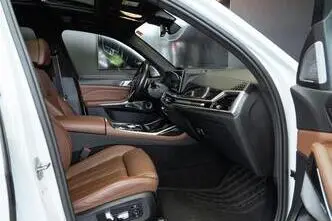 BMW X7 M60, 4.4, 390 kW, гибрид, автомат, полный привод