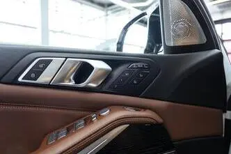 BMW X7 M60, 4.4, 390 kW, гибрид, автомат, полный привод
