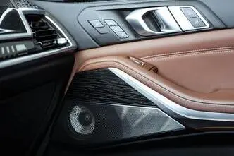 BMW X7 M60, 4.4, 390 kW, гибрид, автомат, полный привод