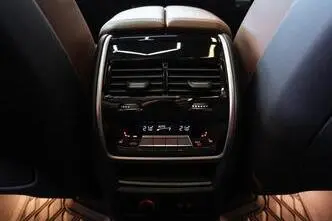 BMW X7 M60, 4.4, 390 kW, гибрид, автомат, полный привод