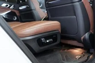 BMW X7 M60, 4.4, 390 kW, гибрид, автомат, полный привод
