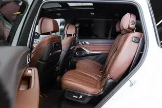 BMW X7 M60, 4.4, 390 kW, гибрид, автомат, полный привод