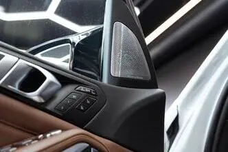BMW X7 M60, 4.4, 390 kW, гибрид, автомат, полный привод
