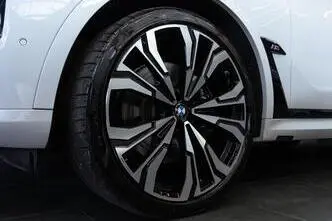 BMW X7 M60, 4.4, 390 kW, гибрид, автомат, полный привод