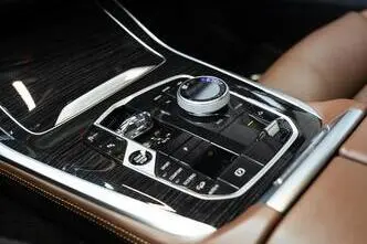 BMW X7 M60, 4.4, 390 kW, гибрид, автомат, полный привод