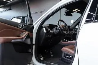 BMW X7 M60, 4.4, 390 kW, гибрид, автомат, полный привод