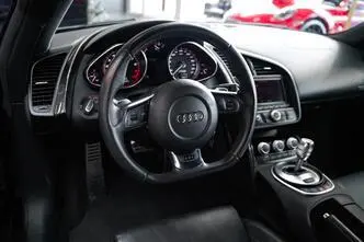 Audi R8, 5.2, 386 kW, petrol, automatic, four-wheel drive