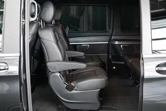 Mercedes-Benz V 300, 2.0, 174 kW, diesel, automatic, rear-wheel drive