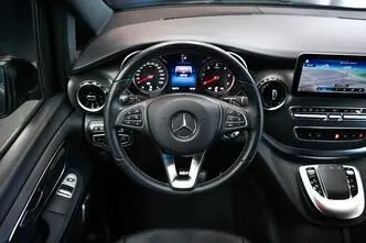 Mercedes-Benz V 300, 2.0, 174 kW, diesel, automatic, rear-wheel drive