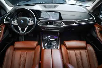 BMW X7, 3.0, 250 kW, petrol, automatic, four-wheel drive