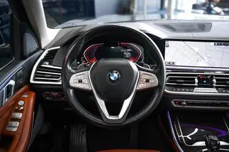 BMW X7, 3.0, 250 kW, petrol, automatic, four-wheel drive