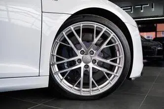 Audi R8, 5.2, 386 kW, petrol, manual, four-wheel drive