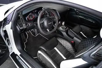 Audi R8, 5.2, 386 kW, petrol, manual, four-wheel drive
