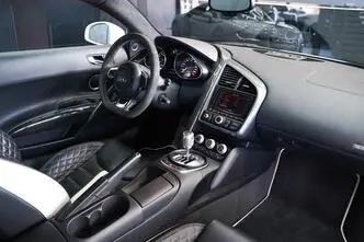 Audi R8, 5.2, 386 kW, petrol, manual, four-wheel drive