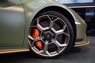Lamborghini Huracán, 5.2, 470 kW, petrol, automatic, rear-wheel drive