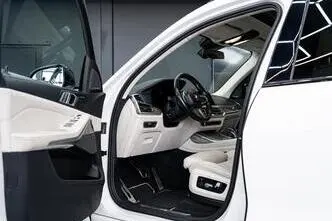 BMW X7, 3.0, 250 kW, hybrid, automatic, four-wheel drive