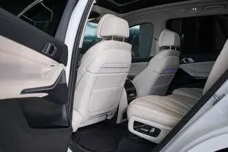 BMW X7, 3.0, 195 kW, diesel, automatic, four-wheel drive