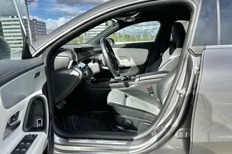 Mercedes-Benz CLA 180, 1.3, 100 kW, бензин, автомат, передний привод