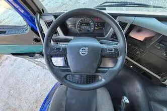 Volvo FM 330 4x2, 243 kW, diesel, automatic