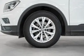 Volkswagen Tiguan, 2.0, 110 kW, petrol, manual, front-wheel drive