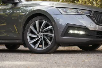 Škoda Octavia, 1.5, 110 kW, гибрид, автомат, передний привод