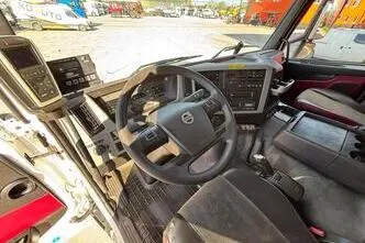 Volvo FM 330 6x2*4, 243 kW, diisel, automaat