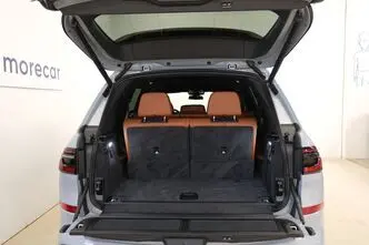 BMW X7, 3.0, 250 kW, hybrid, automatic, four-wheel drive