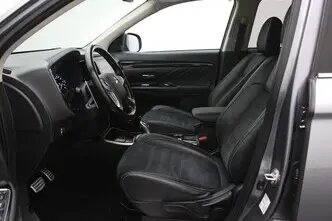 Mitsubishi Outlander, 2.0, 89 kW, plug-in hybrid, automatic, four-wheel drive