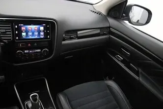 Mitsubishi Outlander, 2.0, 89 kW, plug-in hybrid, automatic, four-wheel drive