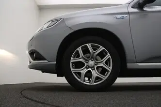 Mitsubishi Outlander, 2.0, 89 kW, plug-in hybrid, automatic, four-wheel drive