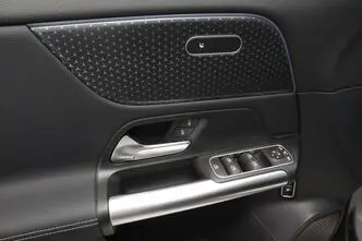 Mercedes-Benz GLA 180, 1.3, 100 kW, hübriid, automaat, esivedu