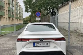 Toyota Mirai, 134 kW, electric, automatic, rear-wheel drive