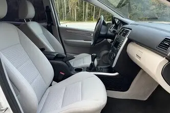 Mercedes-Benz B 180, 1.7, 85 kW, бензин, механическая, передний привод