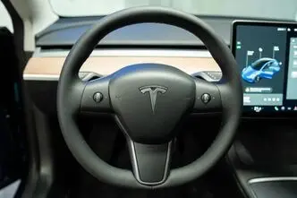 Tesla Model 3, 366 kW, electric, automatic, four-wheel drive