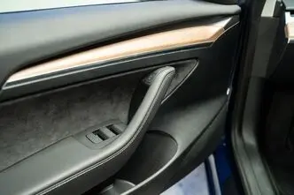 Tesla Model 3, 366 kW, electric, automatic, four-wheel drive