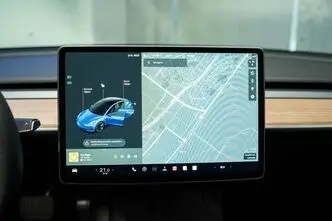 Tesla Model 3, 366 kW, electric, automatic, four-wheel drive