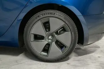 Tesla Model 3, 366 kW, electric, automatic, four-wheel drive