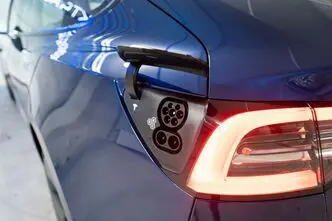 Tesla Model 3, 366 kW, electric, automatic, four-wheel drive