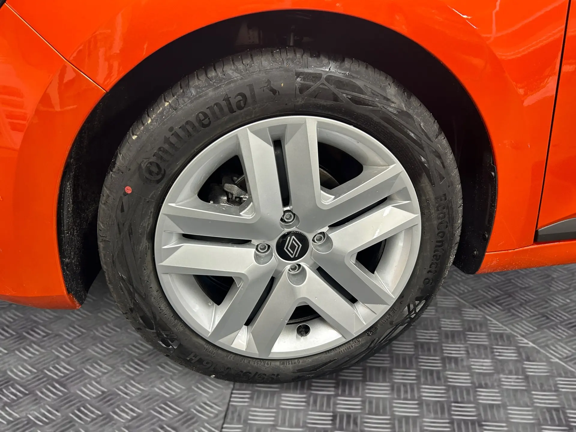 Renault Clio, 1.0, 67 kW, бензин, механическая, передний привод