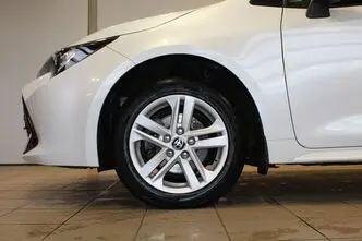 Toyota Corolla, 1.8, 72 kW, гибрид, автомат, передний привод