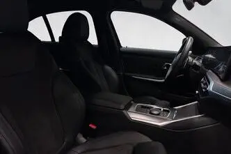 BMW 318, 115 kW, petrol, automatic, rear-wheel drive