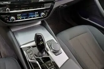 BMW 520, 2.0, 135 kW, hybrid, automatic, rear-wheel drive