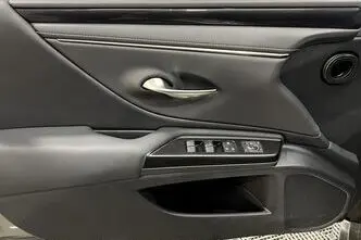 Lexus ES 300, 2.5, 131 kW, гибрид, автомат, передний привод