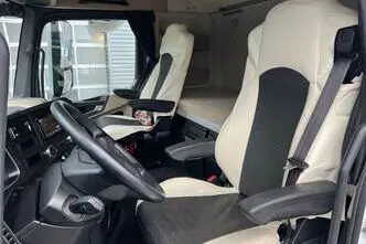 Mercedes-Benz Actros, 12.8, 310 kW, дизель, задний привод