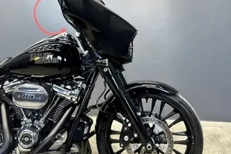 Harley-Davidson Street Glide, 1.9, bensiin, manuaal, tagavedu